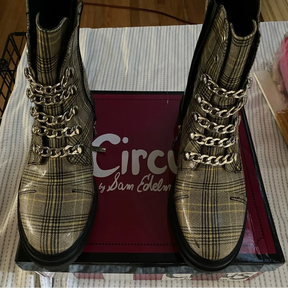 Beautiful boots - Picture 4 of 4